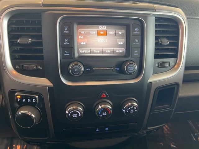 Ram 1500 Classic Vehicle Full-screen Gallery Image 25