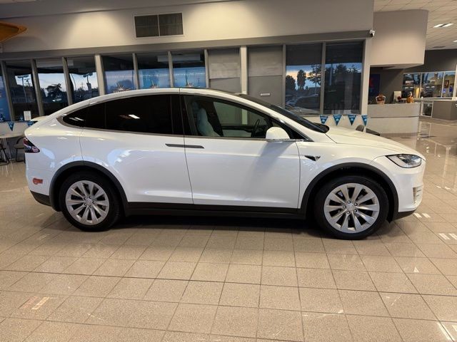 Tesla Model X Vehicle Full-screen Gallery Image 02