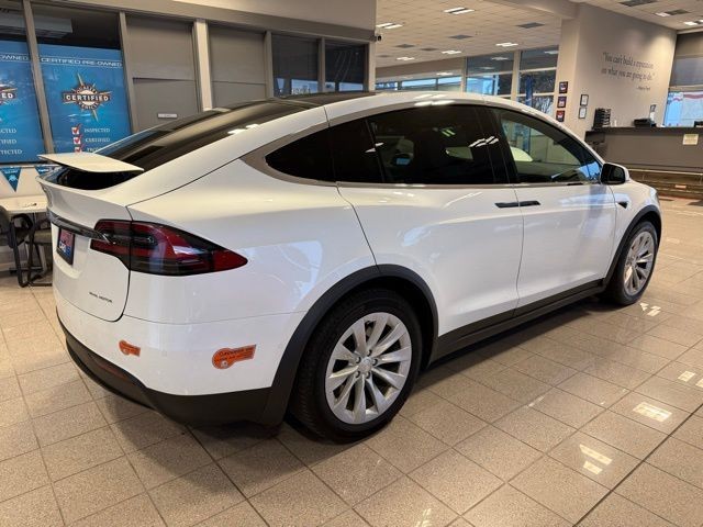 Tesla Model X Vehicle Full-screen Gallery Image 03