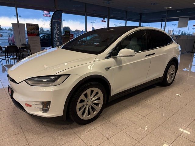 Tesla Model X Vehicle Full-screen Gallery Image 06