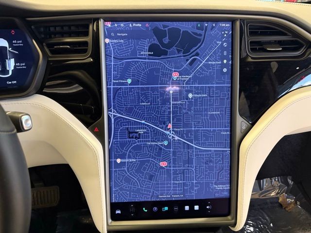 Tesla Model X Vehicle Full-screen Gallery Image 14