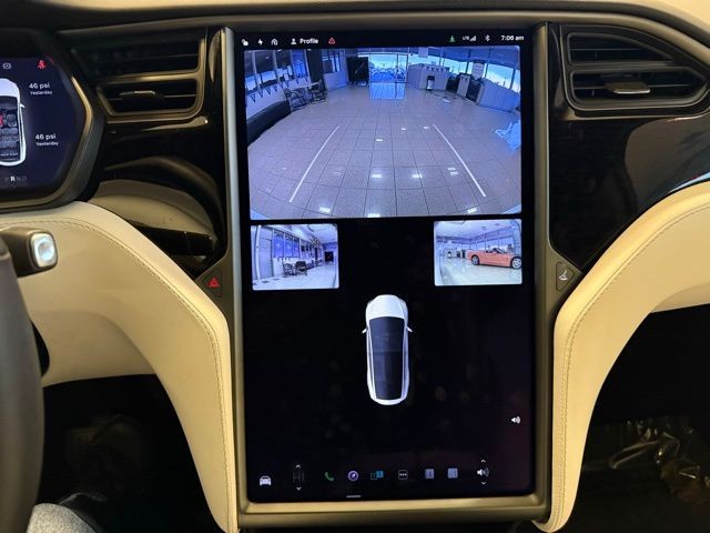 Tesla Model X Vehicle Full-screen Gallery Image 15