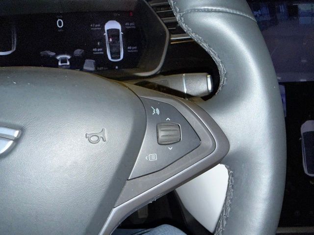 Tesla Model X Vehicle Full-screen Gallery Image 16