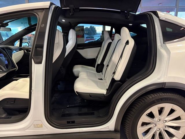 Tesla Model X Vehicle Full-screen Gallery Image 20