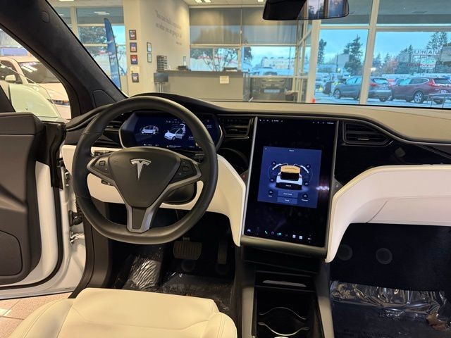 Tesla Model X Vehicle Full-screen Gallery Image 26