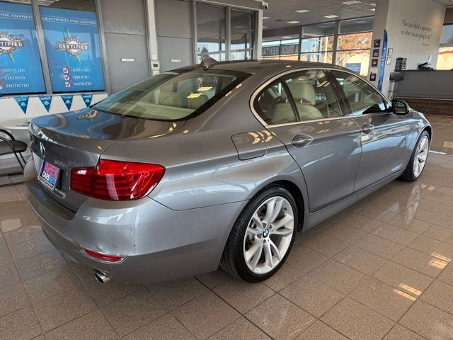 BMW 5 Series Vehicle Full-screen Gallery Image 03