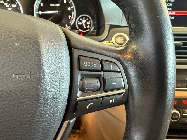 BMW 5 Series Vehicle Full-screen Gallery Image 17