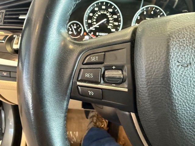 BMW 5 Series Vehicle Full-screen Gallery Image 18