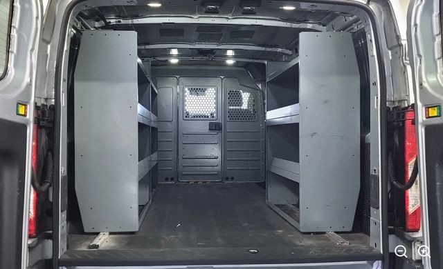 Ford Transit-250 Vehicle Full-screen Gallery Image 04