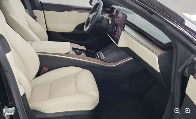 Tesla Model S Vehicle Full-screen Gallery Image 02