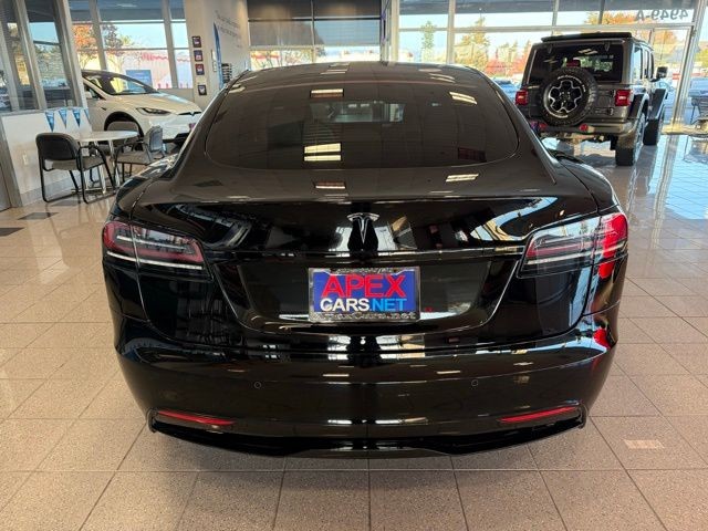 Tesla Model S Vehicle Full-screen Gallery Image 05