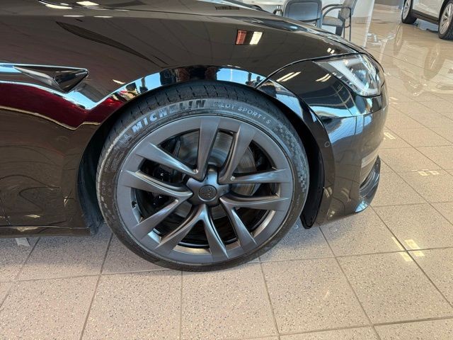 Tesla Model S Vehicle Full-screen Gallery Image 11