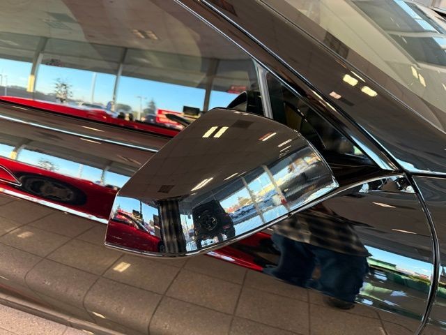 Tesla Model S Vehicle Full-screen Gallery Image 12