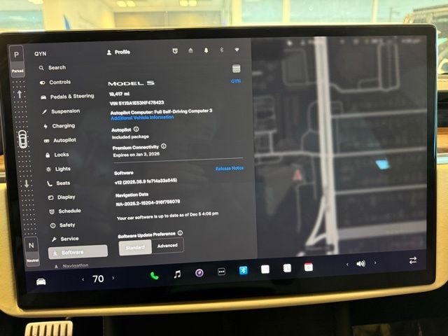 Tesla Model S Vehicle Full-screen Gallery Image 15