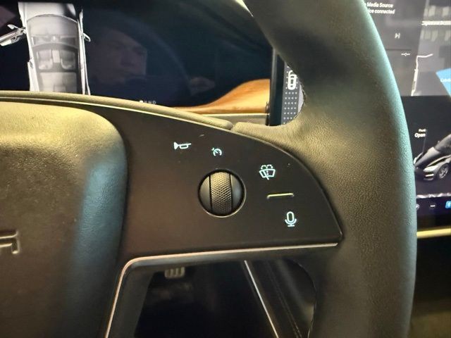 Tesla Model S Vehicle Full-screen Gallery Image 17