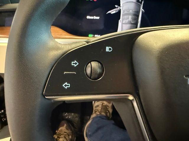 Tesla Model S Vehicle Full-screen Gallery Image 18