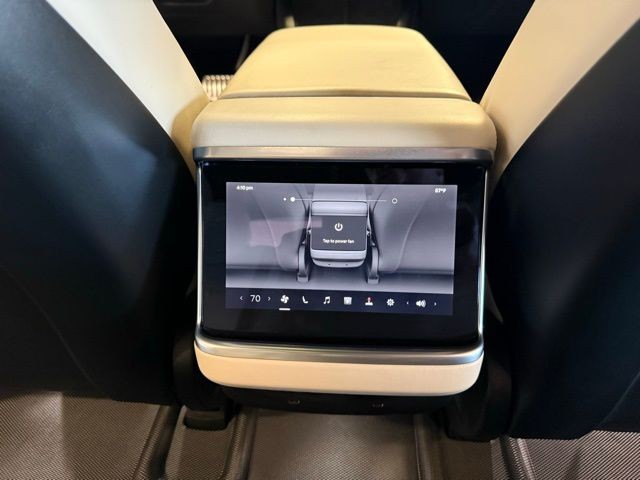 Tesla Model S Vehicle Full-screen Gallery Image 24