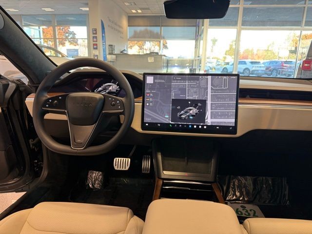 Tesla Model S Vehicle Full-screen Gallery Image 25