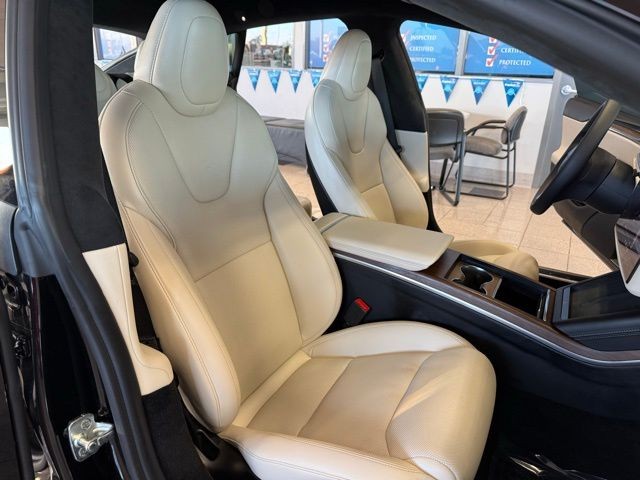 Tesla Model S Vehicle Full-screen Gallery Image 26