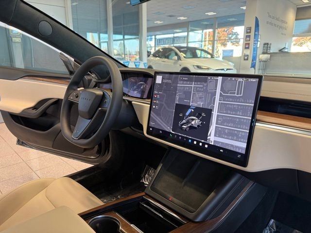 Tesla Model S Vehicle Full-screen Gallery Image 27
