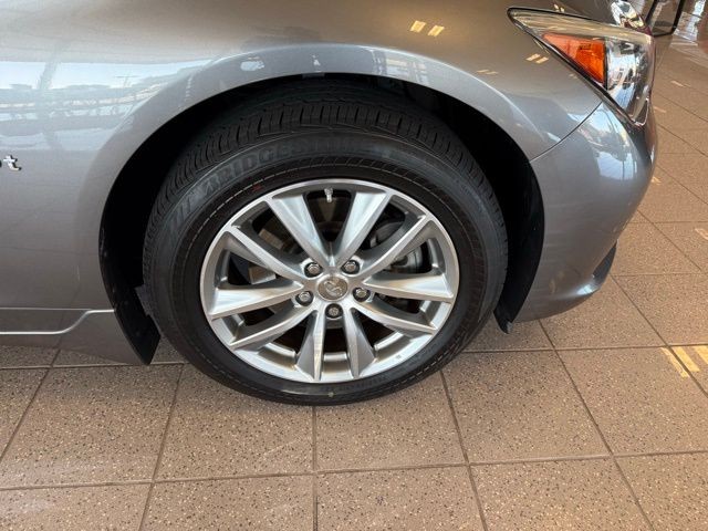 INFINITI Q50 Vehicle Full-screen Gallery Image 10