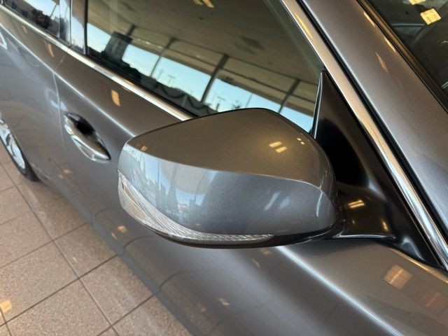 INFINITI Q50 Vehicle Full-screen Gallery Image 11