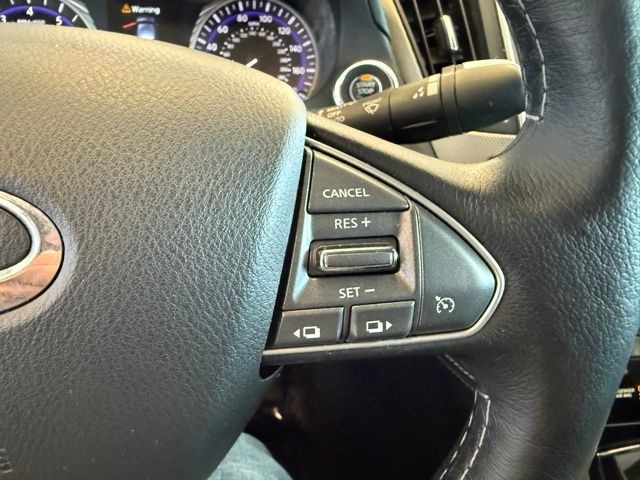 INFINITI Q50 Vehicle Full-screen Gallery Image 18