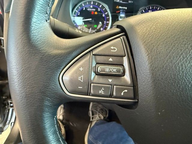INFINITI Q50 Vehicle Full-screen Gallery Image 19