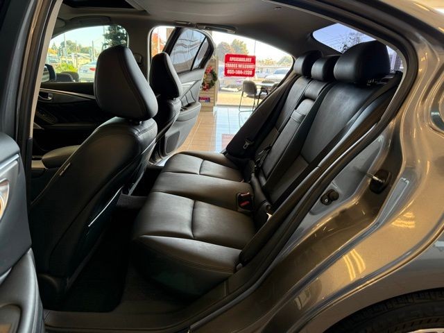 INFINITI Q50 Vehicle Full-screen Gallery Image 22