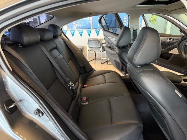 INFINITI Q50 Vehicle Full-screen Gallery Image 24