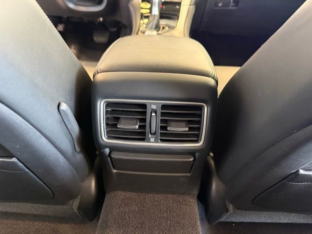 INFINITI Q50 Vehicle Full-screen Gallery Image 25