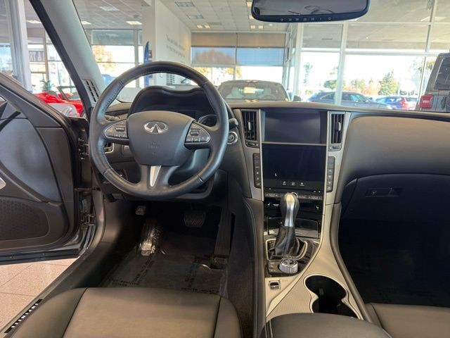 INFINITI Q50 Vehicle Full-screen Gallery Image 26