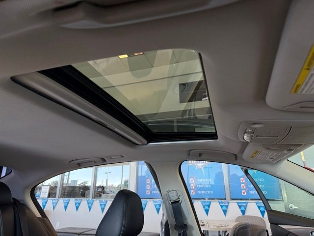 INFINITI Q50 Vehicle Full-screen Gallery Image 28