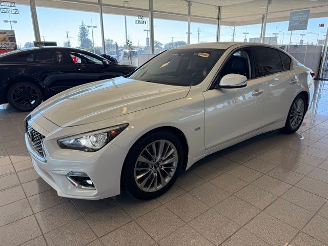 INFINITI Q50 Vehicle Full-screen Gallery Image 06