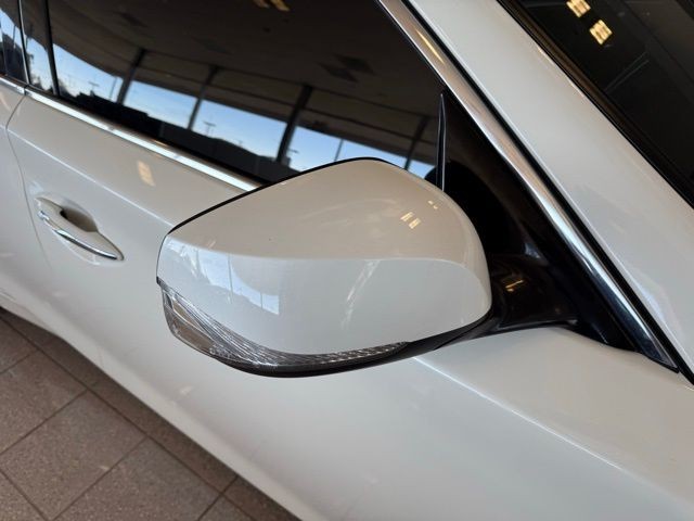 INFINITI Q50 Vehicle Full-screen Gallery Image 11