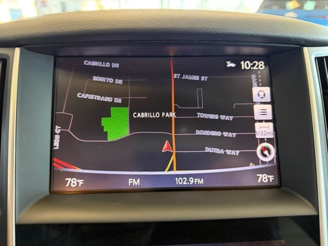 INFINITI Q50 Vehicle Full-screen Gallery Image 14