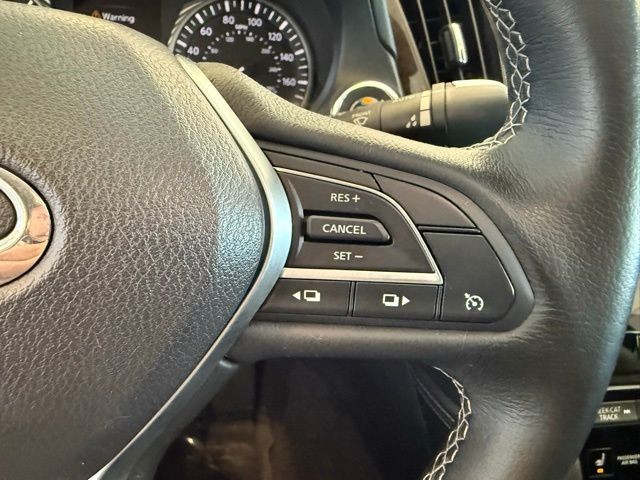 INFINITI Q50 Vehicle Full-screen Gallery Image 18