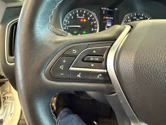 INFINITI Q50 Vehicle Full-screen Gallery Image 19