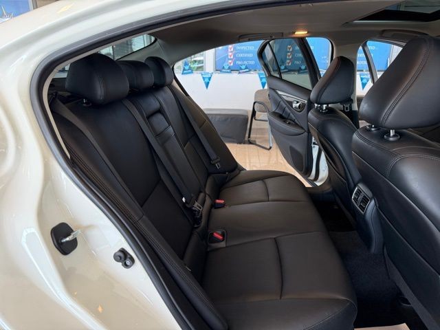 INFINITI Q50 Vehicle Full-screen Gallery Image 23