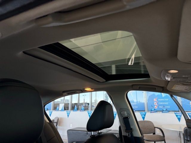 INFINITI Q50 Vehicle Full-screen Gallery Image 27