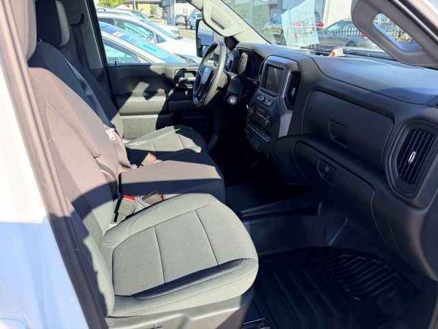 Chevrolet Silverado 2500HD Vehicle Full-screen Gallery Image 03