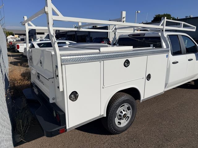 Chevrolet Silverado 2500HD Vehicle Full-screen Gallery Image 04