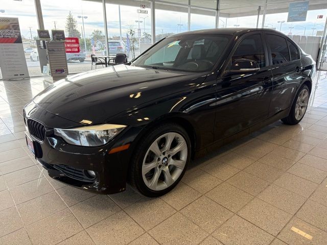 BMW 3 Series Vehicle Full-screen Gallery Image 06