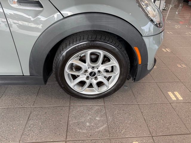 MINI Cooper Hardtop 4 Door Vehicle Full-screen Gallery Image 10