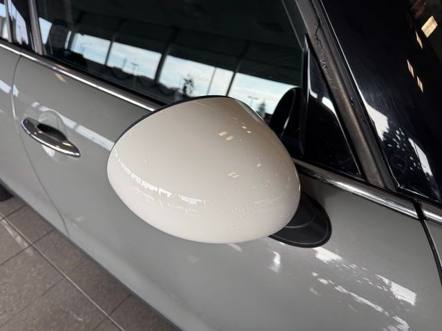 MINI Cooper Hardtop 4 Door Vehicle Full-screen Gallery Image 11