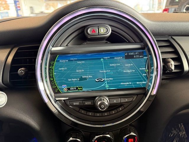 MINI Cooper Hardtop 4 Door Vehicle Full-screen Gallery Image 15