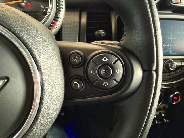 MINI Cooper Hardtop 4 Door Vehicle Full-screen Gallery Image 17