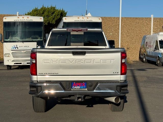 Chevrolet Silverado 3500HD Vehicle Full-screen Gallery Image 04