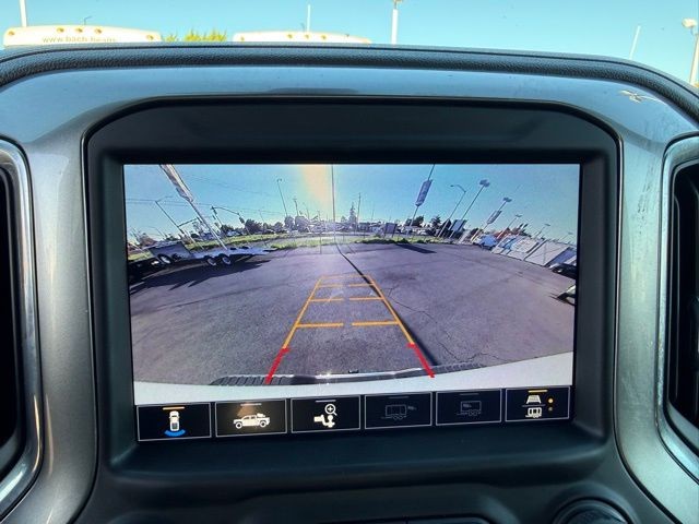 Chevrolet Silverado 3500HD Vehicle Full-screen Gallery Image 15