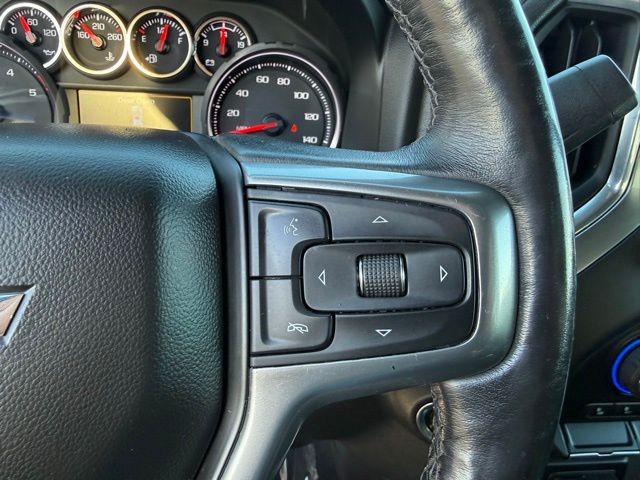 Chevrolet Silverado 3500HD Vehicle Full-screen Gallery Image 17